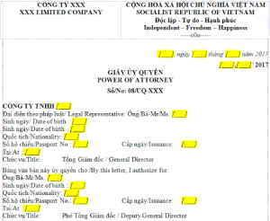 Khoản 3 Điều 13 Luật Doanh nghiệp 2014 quy định DN luôn phải có ít nhất một người đại diện theo pháp luật cư trú tại Việt Nam, trường hợp xuất cảnh thì phải ủy quyền cho người khác. Chúng tôi giới thiệu Mẫu ủy quyền để Bạn đọc tham khảo