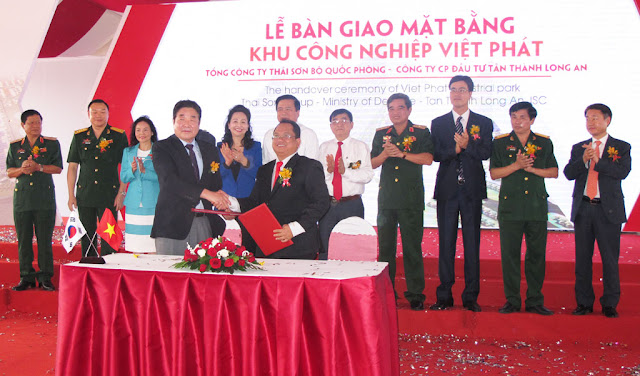 Họp bàn giao mặt bằng thực hiện dự án EPC - Site Hand over Meeting, Tiếp theo cuộc họp khởi động dự án (Project Kick-off Meeting) để bắt đầu triển khai dự án - đã được chúng tôi đề cập tại đây - các bên tiến hành họp bàn giao mặt bằng (Site Hand over Meeting) nhằm mục đích bàn giao mặt bằng cho tổng thầu EPC, bàn giao mặt bằng tiếng Anh là gì, mẫu biên bản bàn giao mặt bằng